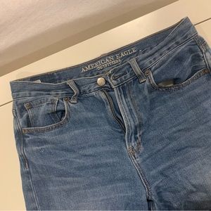 AMERICAN EAGLE MOM JEANS